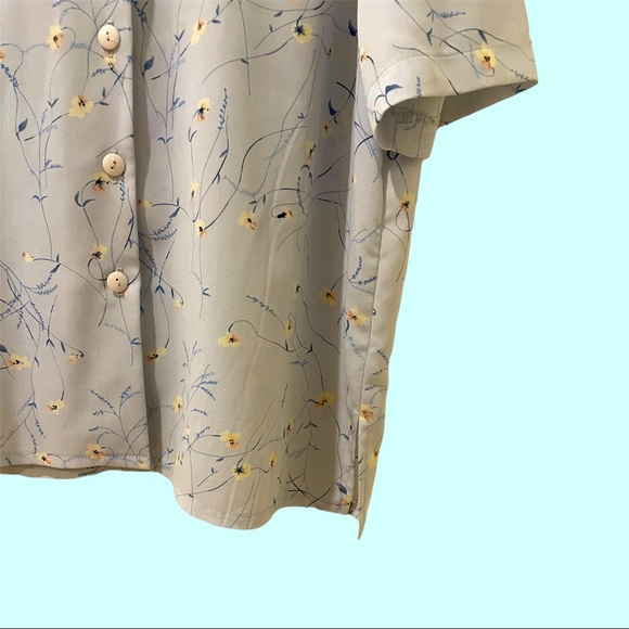 Flower button up - Picture 3 of 3